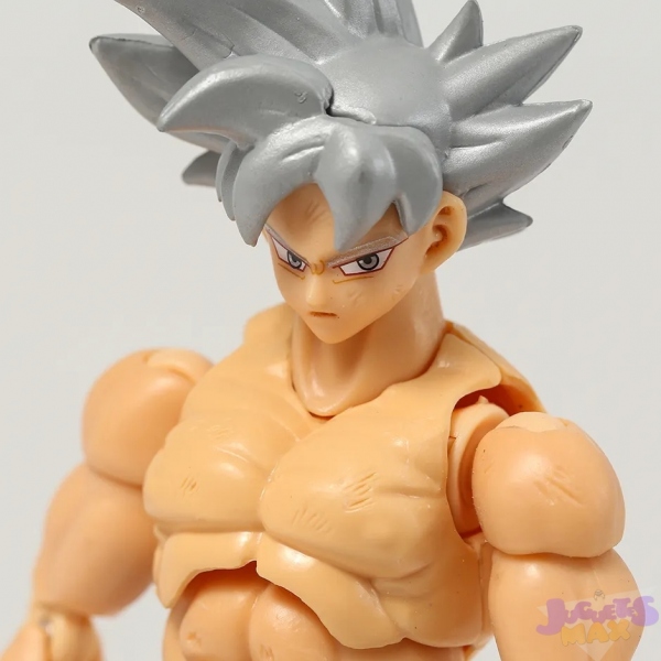 Figura Articulada Goku Ultra Instinto