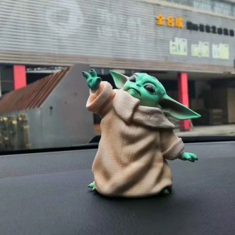 Figurita Baby Yoda Pequeño...