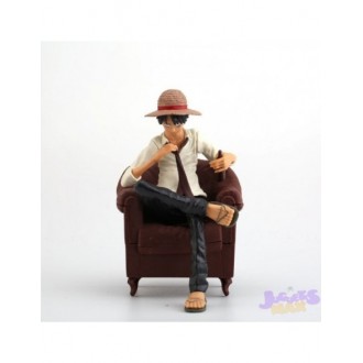 Figura Luffy Sentado en el...
