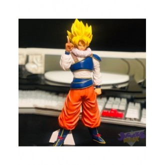 Goku Super Sayan Con traje...